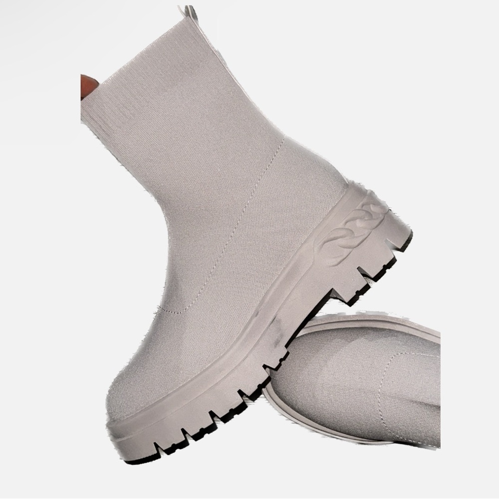 ALDO Big Act Chelsea Sock Booties NWOB - Picture 7 of 13